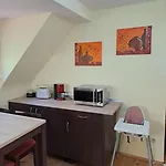 Rosenthal Apartman *
